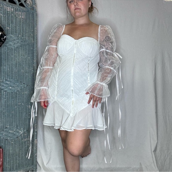 ASOS LUXE ruched mini dress with organza blouson sleeves and tie detail in white - Picture 1 of 5